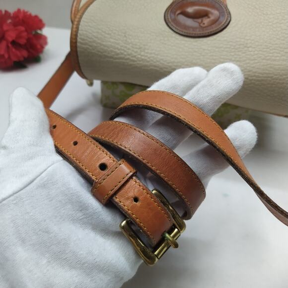 Dooney & Bourke Ivory Leather Flap Closure Crossbody Bag - VTG -Made in USA - Picture 6 of 16